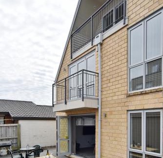 Riccarton Maison | Regents Villas - Christchurch Holiday Homes