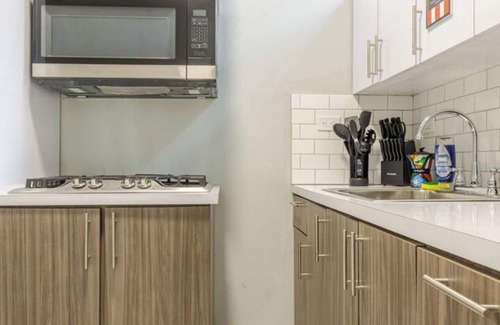Borinquen Appartement | Reggaeton Vibes! Puerto Rico's Legend Suite, Just 4 mins from Crash Boat Beach