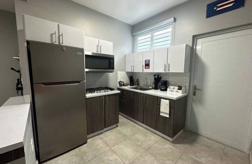 Borinquen Appartement | Reggaeton Vibes! Puerto Rico's Legend Suite, Just 4 mins from Crash Boat Beach