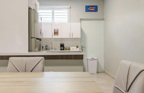 Borinquen Appartement | Reggaeton Vibes! Puerto Rico's Legend Suite, Just 4 mins from Crash Boat Beach