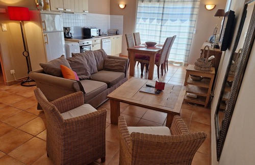 L'Ile-Rousse Appartement | Confortable appartement 2 chambres, belle terrasse, piscine, vue mer, jardin