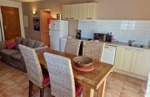 L'Ile-Rousse Appartement | Confortable appartement 2 chambres, belle terrasse, piscine, vue mer, jardin