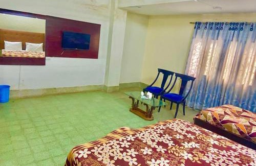 PECHS Maison | Rehaish Plus Guest House