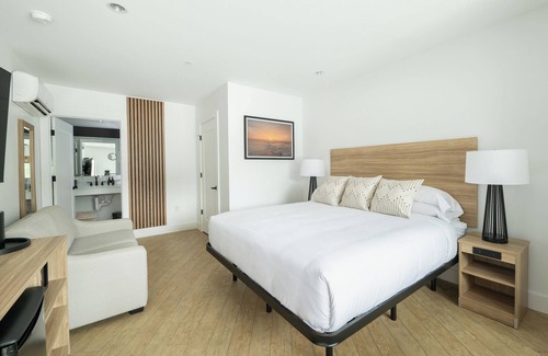 Rehoboth Beach Hôtel | Rehoboth Beach Retreat with Free Parking, Weekend Breakfast & Cozy Fireplace