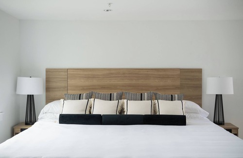 Rehoboth Beach Hôtel | Rehoboth Beach Retreat with Free Parking, Weekend Breakfast & Cozy Fireplace