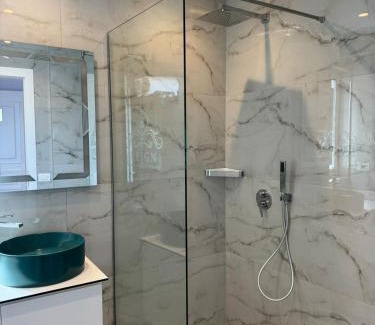 Preze Hôtel | Reign Hotel