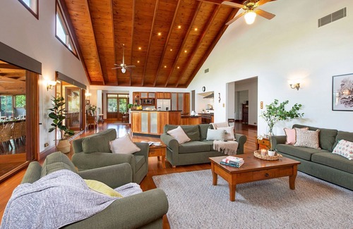 Worrigee Maison | Reign Manor and Coach House