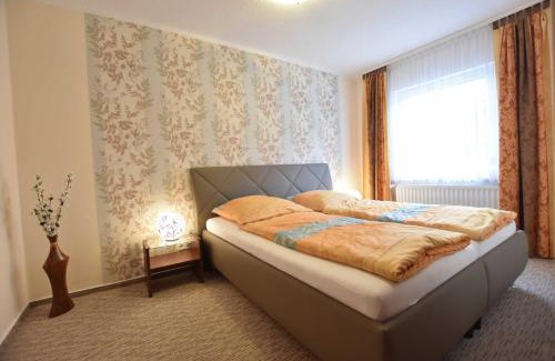 Satow Appartement | Reihenferienhaus mit Kamin und Terrasse im Ostseeland OFC 11