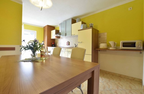 Satow Appartement | Reihenferienhaus mit Kamin und Terrasse im Ostseeland OFC 11 - 3- Raum Ferienhaus mit Terrasse und