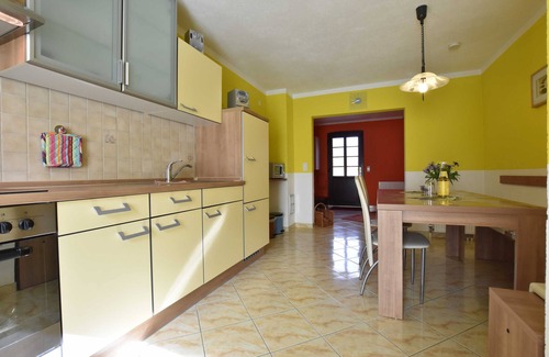 Satow Appartement | Reihenferienhaus mit Kamin und Terrasse im Ostseeland OFC 11 - 3- Raum Ferienhaus mit Terrasse und