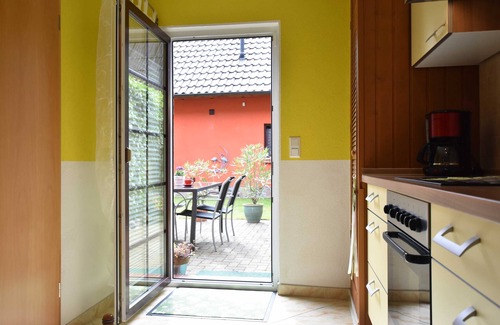 Satow Appartement | Reihenferienhaus mit Kamin und Terrasse im Ostseeland OFC 11 - 3- Raum Ferienhaus mit Terrasse und