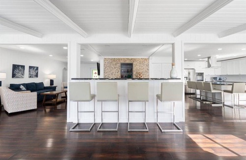 Bahama Palm Shores Maison | Reith Resort - Entire beach front property, sleeps 26 w/pool in Casuarina Point