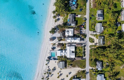 Bahama Palm Shores Maison | Reith Resort - Entire beach front property, sleeps 26 w/pool in Casuarina Point