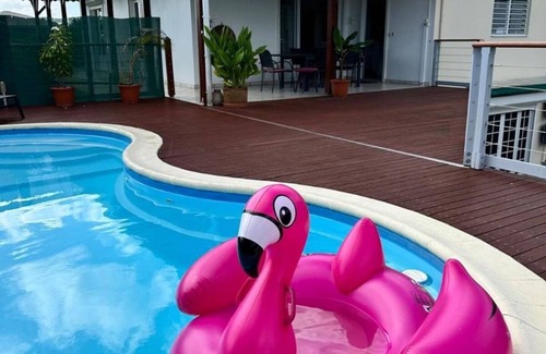Sainte-Rose Villa | Ressourcez-vous à la Villa Colibri, piscine vue sur la forêt & mer des Caraïbes!