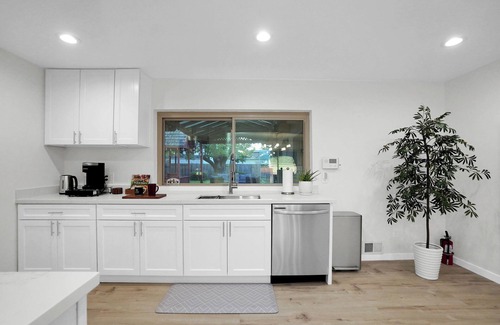 Fairfield Maison | Best in Town! Relax and Play! Near Napa 4 Bedrooms Sleep10 + Hot Tub & GameRoom