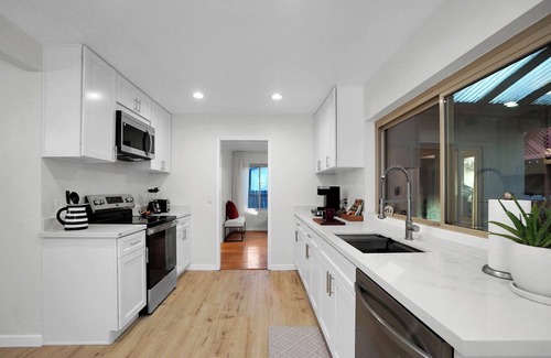 Fairfield Maison | Best in Town! Relax and Play! Near Napa 4 Bedrooms Sleep10 + Hot Tub & GameRoom