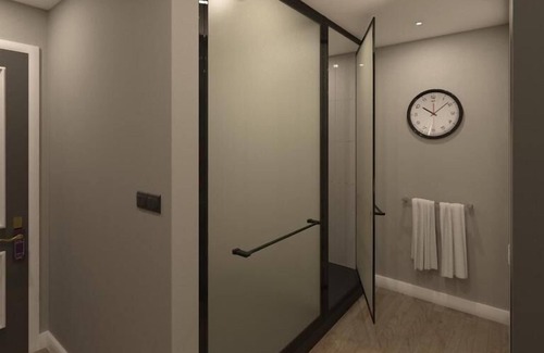Gaborone Hôtel | Relax and Recharge! 3 Stylish Units, Free Parking and Shuttle, Outdoor Pool!