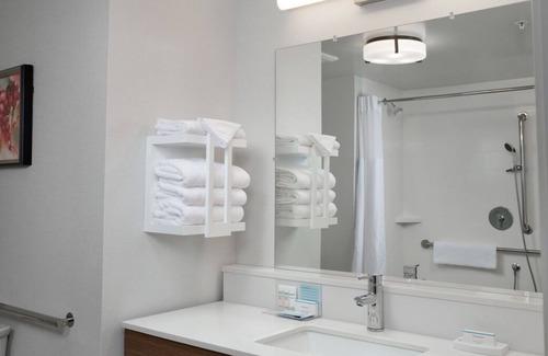 Tigard Maison | Relax and Recharge! 4 Great Units, FREE Buffet Breakfast, Free Parking