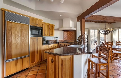 Cave Creek Hôtel | Relax and Recharge! Full KItchen, Swimming Pool, Free Parking!