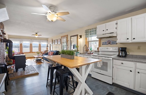 Shapleigh Maison | Profitez de l'automne dans le Maine dans ce chalet au bord de l'eau