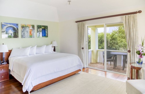 Paget Hôtel | Relax and Unwind! 4 Comfortable Units, Outdoor Pool, FREE Parking, Near Aboretum