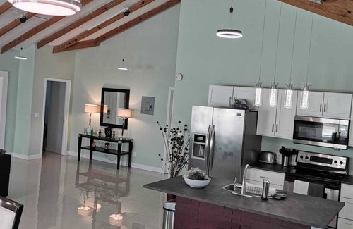 Conch Bar Villa | Relax and unwind in this quiet charming beachside village