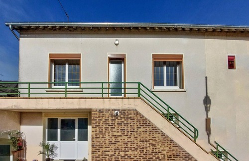 Conlie Appartement | Relax and unwind in this attractive vacation apartment.