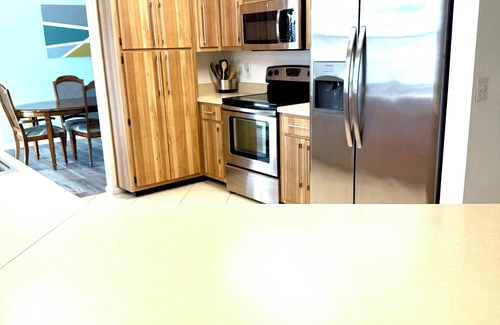 Pelican Maison | Relax and Unwind, kayak the lake, Near Sanibel,Matlacha, Ft Myers Beach, 3bed2ba