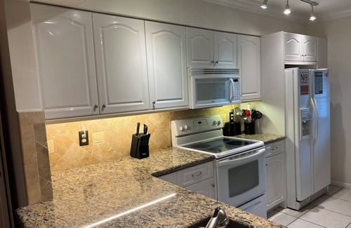 Pompano Beach Copropriété | Relax and Unwind in This Charming Pompano Beach Condo, 2BR/2BR