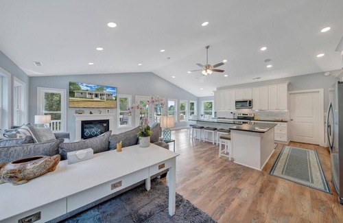 Goodview Maison | Relax at Dock Holiday on Smith Mountain Lake