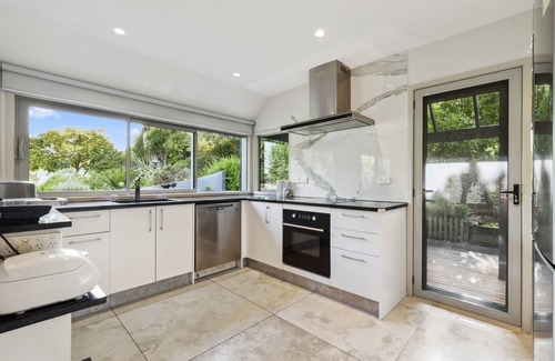 The Gardens Maison | Relax at Redoubt - Auckland Holiday Home