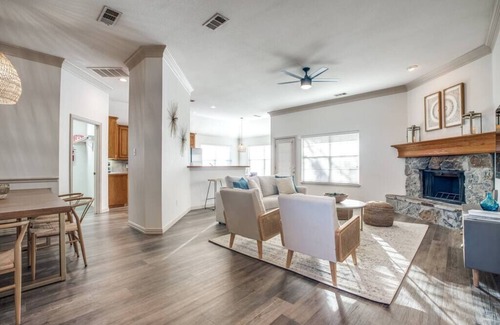 Little Elm Maison | Relax by fire pit - Walk to Lake
