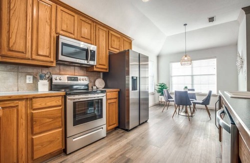 Little Elm Maison | Relax by fire pit - Walk to Lake