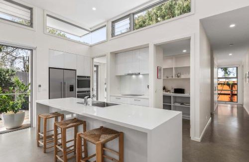 Barwon Heads Maison | Relax by the River Barwon Heads Coastal Escape