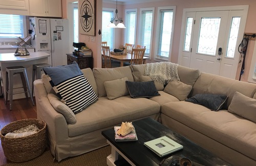 Cedar Point Cottage | Détendez-vous au bord de la rivière au Cottage à Cedar Point - Kayaker's Dream!