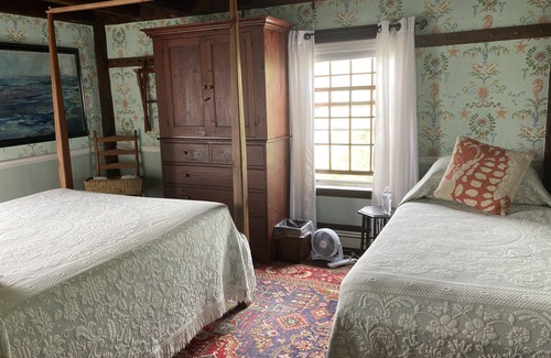 Westport Point Lit Et Petit-Déjeuner | Relax by the sea! Bed & Breakfast room near Horseneck State Beach
