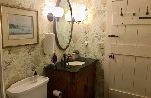 Westport Point Lit Et Petit-Déjeuner | Relax by the sea! Bed & Breakfast room near Horseneck State Beach