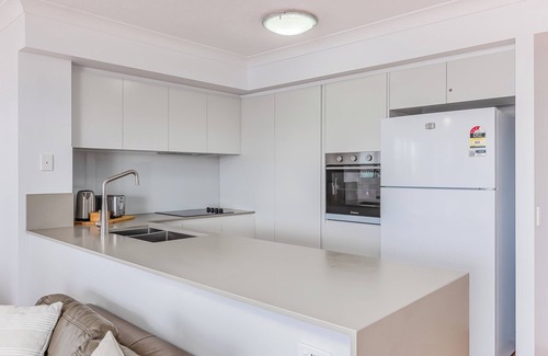 Slacks Creek Appartement | Relax by the water at Sunrise Cove!
