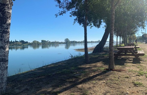 Sant Jaume d'Enveja Appartement | Vibrez Delta, Pour les amateurs de tranquillité et d’escapades rurales + Netflix
