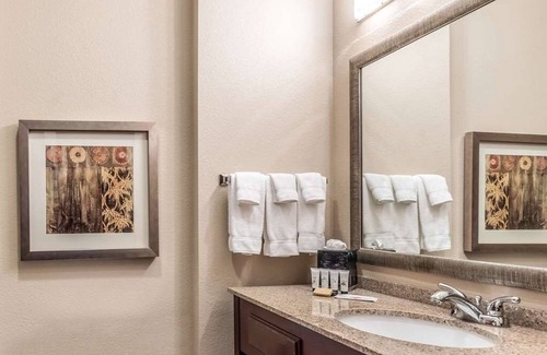 Mineral Wells Maison | Relax & Explore with Gym, Outdoor Pool, and Nature Just Steps Away