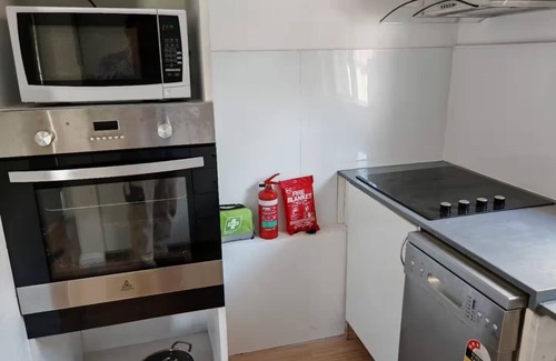 Miranda Maison | Relax in a cozy house,BBQ,10 mins from the beaches