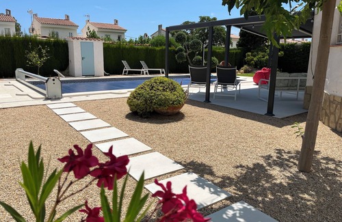 Miami Platja Villa | Détendez-vous dans une villa privée moderne