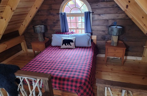 Munsonville Maison | Relax in a Unique Treehouse Getaway - in Southwest NH