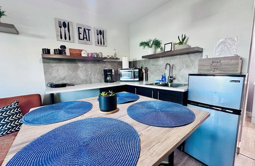 Middletown Appartement | Relax in charming studio centrally located with Private patio with Hot tub