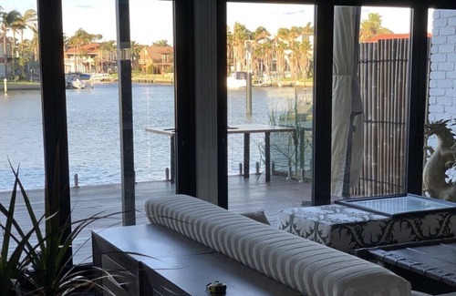 Patterson Lakes Villa | Détendez-vous confortablement au bord de l'eau avec toute la maison pour vous.