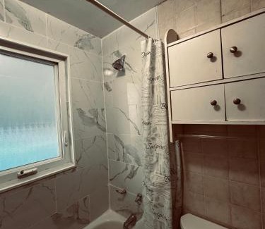 Old East York Maison | Relax in East York Space Share