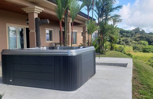 Arenal Villa | Incroyable 5 chambres Accueil en communauté fermée avec vue panoramique sur le lac Arenal