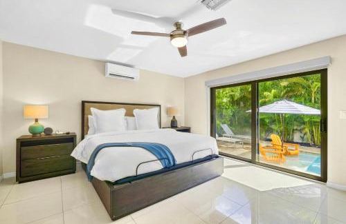 South Corals Maison | Relax in Luxury - 3 Bed, 2 Bath Oasis with Pool