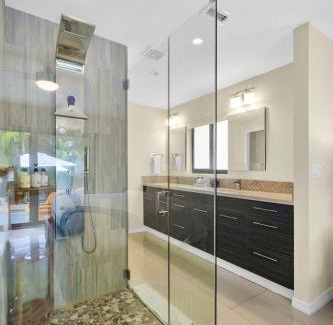 South Corals Maison | Relax in Luxury - 3 Bed, 2 Bath Oasis with Pool