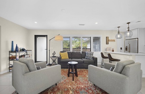 South Corals Maison | Relax in Luxury - 3 Bed, 2 Bath Oasis with Pool